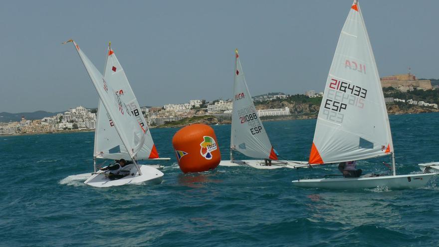 Vela: Todo listo para celebrar el Trofeo One Ibiza Suites para las clases Optimist e Ilca 4