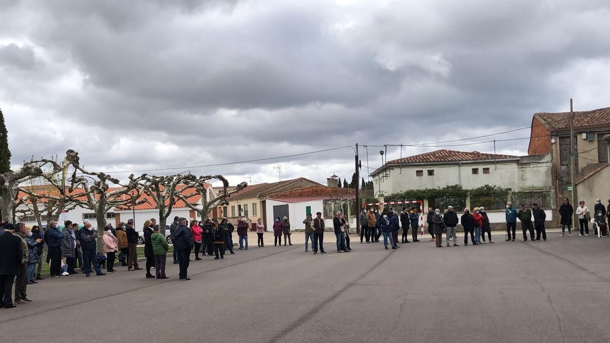 Concentración por la sanidad en Villanueva de Campeán