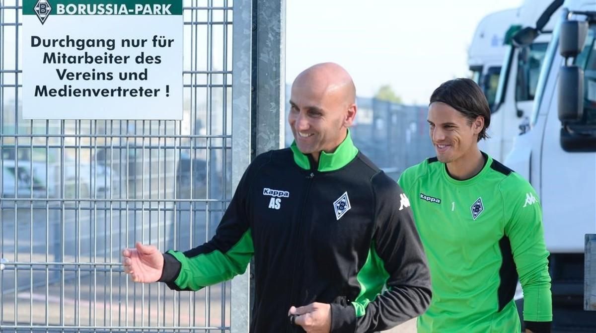 aguasch35693252 moenchengladbach s head coach andr  schubert  l  and moenche160927143621