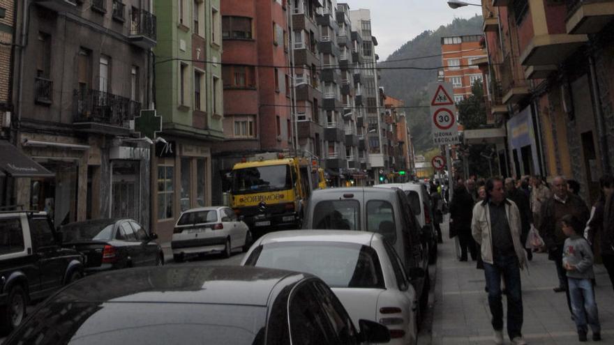 Detenida en Mieres tras estrellar su coche y negarse a hacer el test de alcoholemia