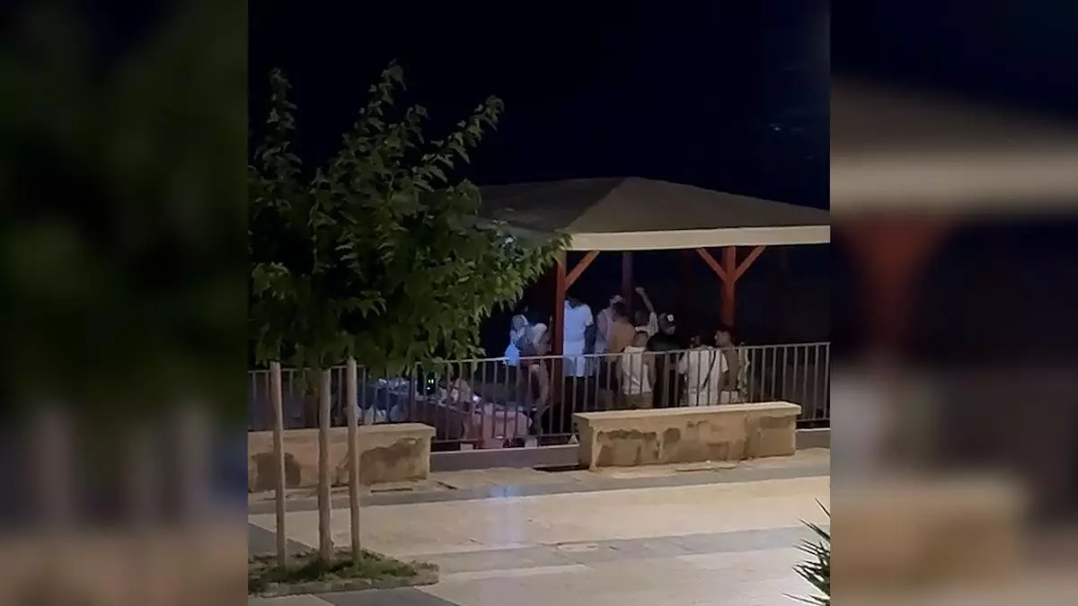 El Ayuntamiento anuncia sanciones por participar en fiestas nocturnas en la playa de Can Pere Antoni