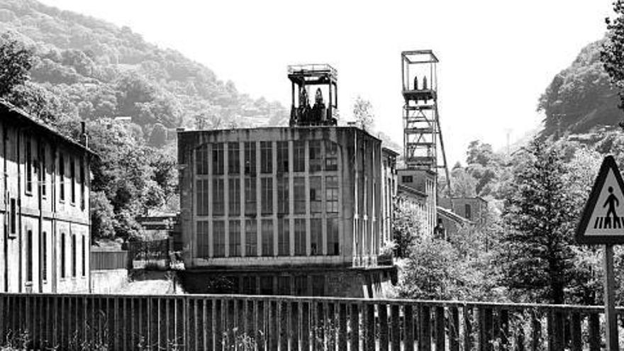 Las instalaciones del pozo minero Santa Bárbara, en el valle de Turón.