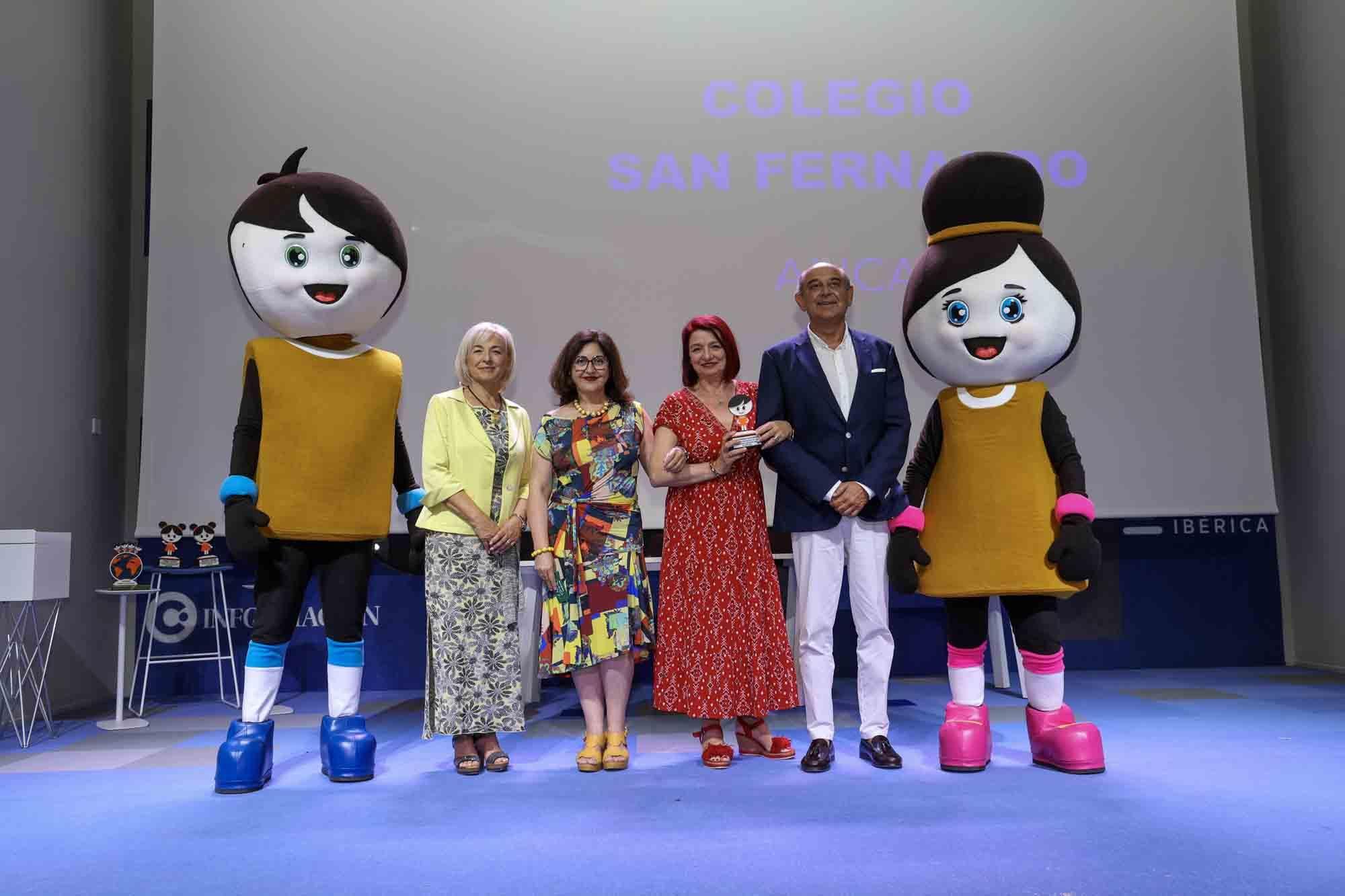 Entrega de premios del concurso infantil de relatos cortos "Cuéntame un cuento para comer" en el Club INFORMACIÓN organizado por COES