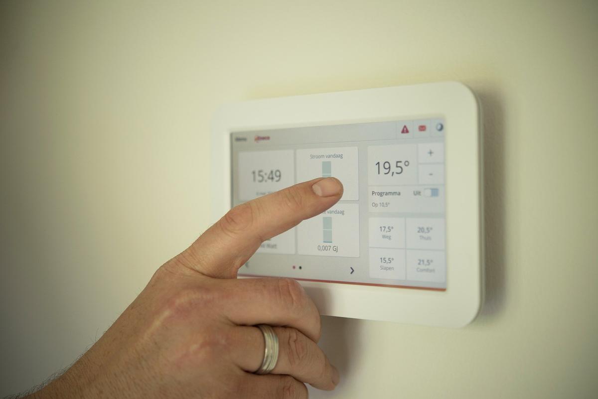 Mantener la temperatura entre los 21 y los 19 grados ayuda a reducir la factura de la luz.