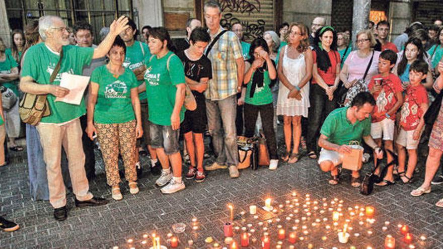 Las velas ayer en la plaza Porta Pintada de Palma.