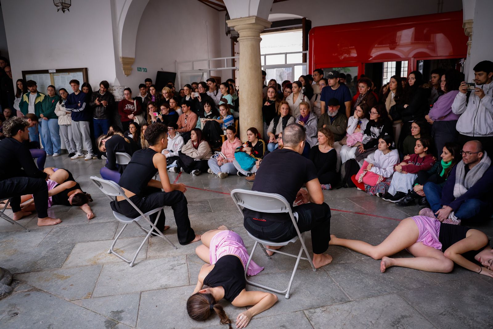 La ESAD celebra con una performance el 25N