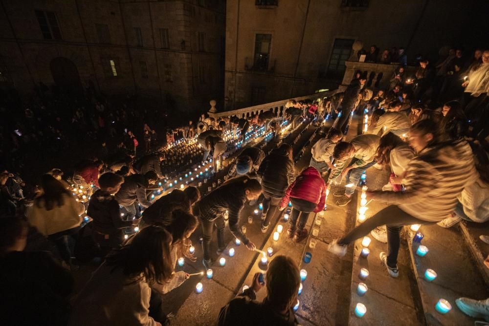 Encesa solidària de llantions a les escales de la Catedral de Girona