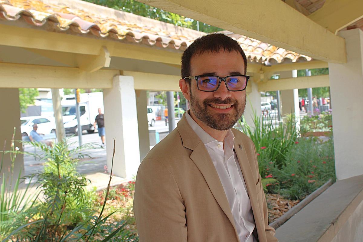 Joan Plana retratat en el rentador de la riera Ginjolers, un espai emblemàtic del poble.