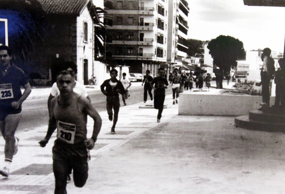 La asociación de vecinos ha preparado una exposición de fotos al aire libre con una selección de fotos de las cuarenta ediciones. Estas son algunas.