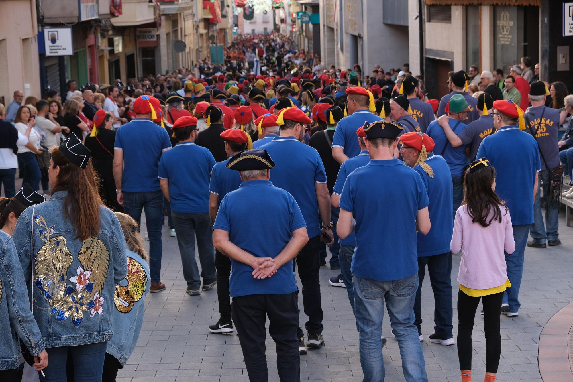 El pasodoble de la euforia abre las fiestas de Petrer