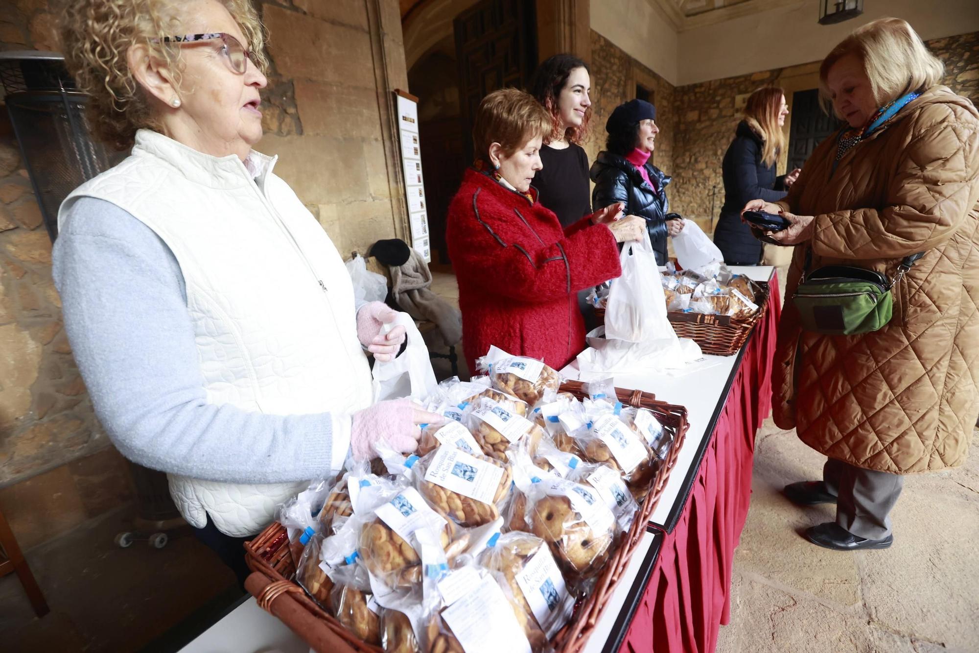 El monasterio de Las Pelayas celebra San Blas con cuatro misas y vendiendo sus tradicionales rosquillas.