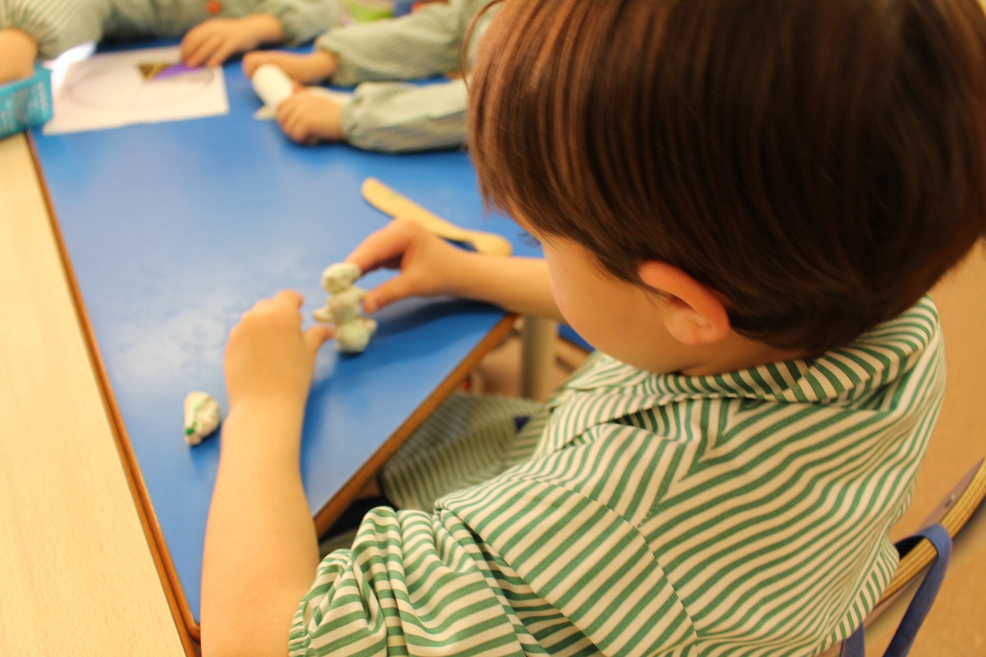 La implicación familiar en la escuela y los cuidados educativos es aún territorio materno