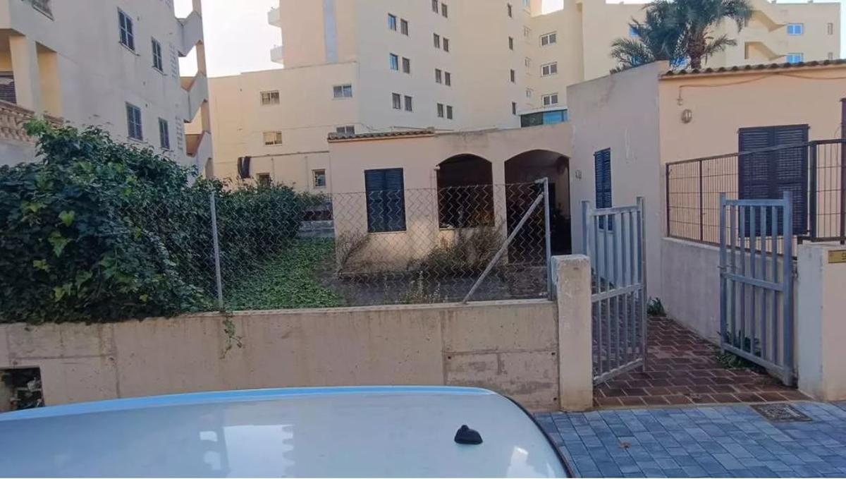 El solar del Carrer Platja, número 9, de Cala Millor, en una imagen de hace unos meses