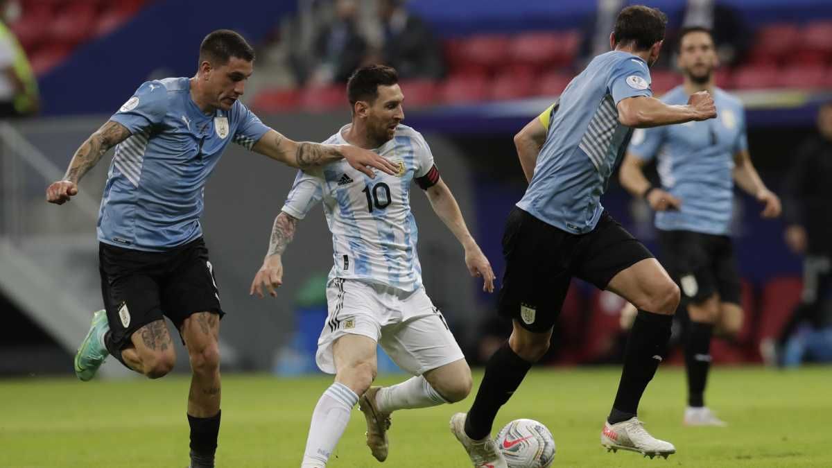 La Argentina de Leonel Messi llegará a la disputa tras imponerse a Uruguay