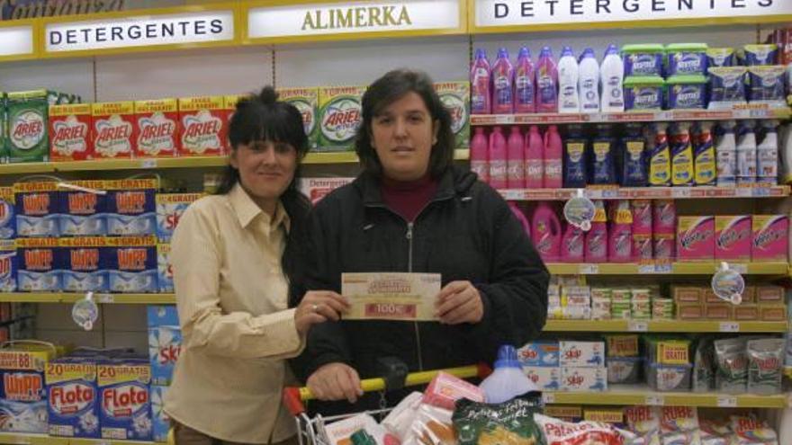 Cinco familias más llenarán el carro en Alimerka con su premio de 100 euros