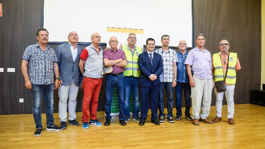 Acto de hermanamiento de los policías locales jubilados de Tenerife y Gran Canaria, ayer en Arucas.