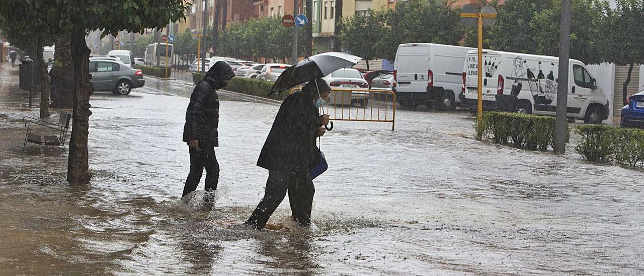 Calles inundadas en Carcaixent en una imagen del temporal de principios de noviembre. | PERALES IBORRA