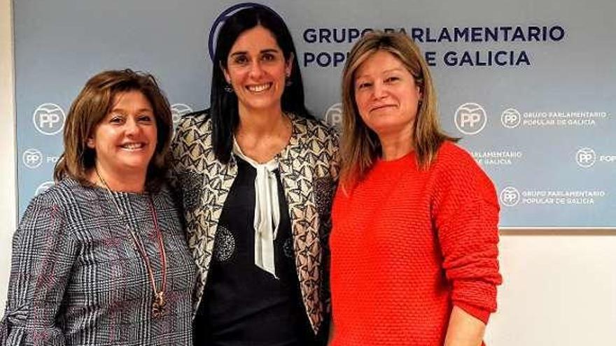 Patricia Lores, Montse Prado y Consuelo Cajide. // FdV