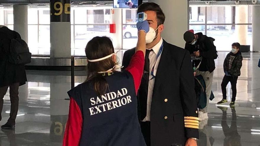 Controles de temperatura en el aeropuerto de Son Sant Joan de Palma.