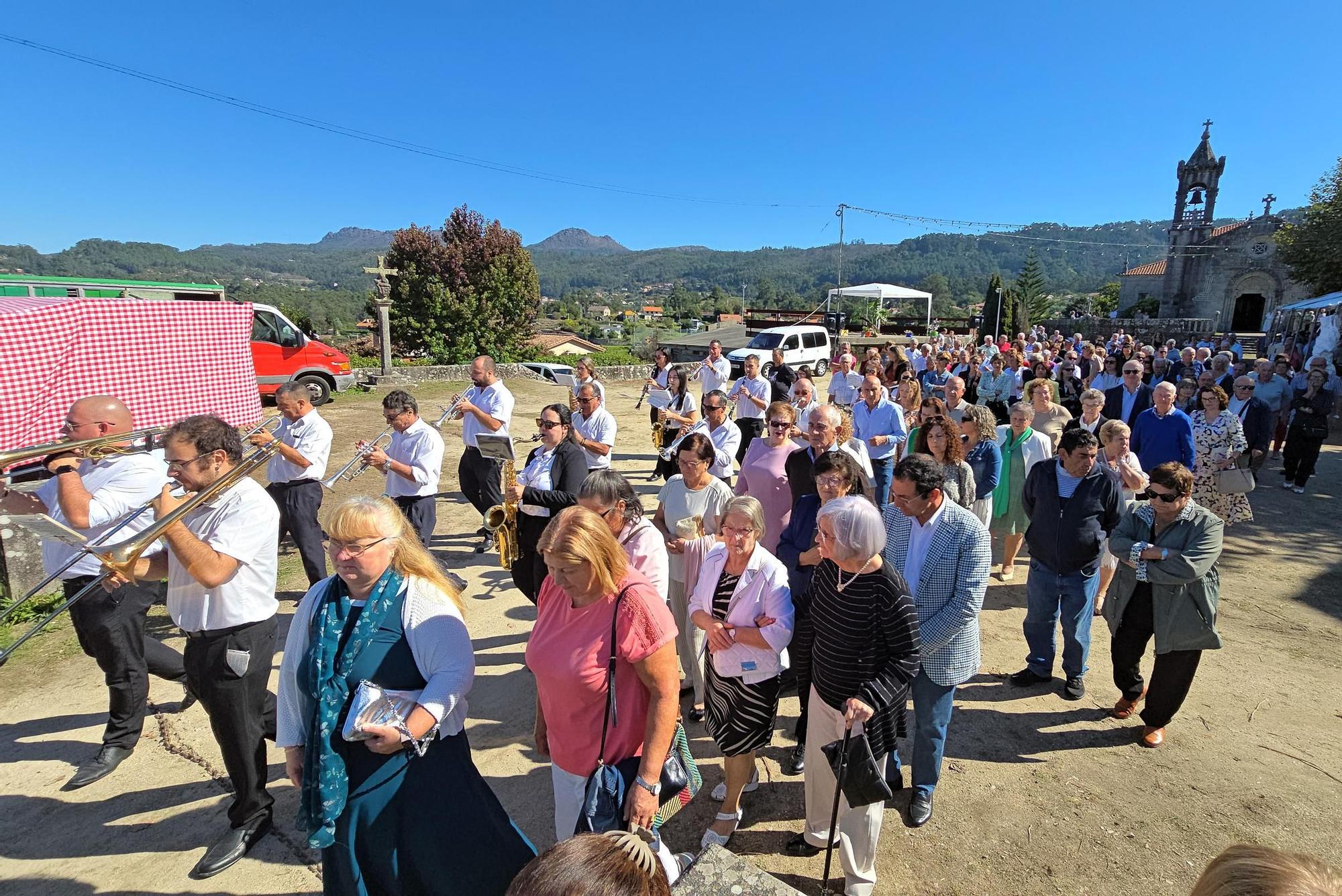 Tradicional procesión en San Miguel de Peitieiros