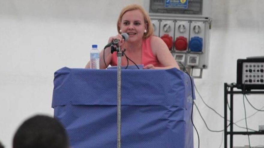 Carmen María Basteiro, durante el pregón de las fiestas de Boo.