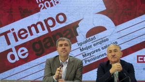 Unai Sordo (CCOO) y Pepe Álvarez (UGT), en la rueda de prensa de hoy para presentar el Primero de Mayo. 