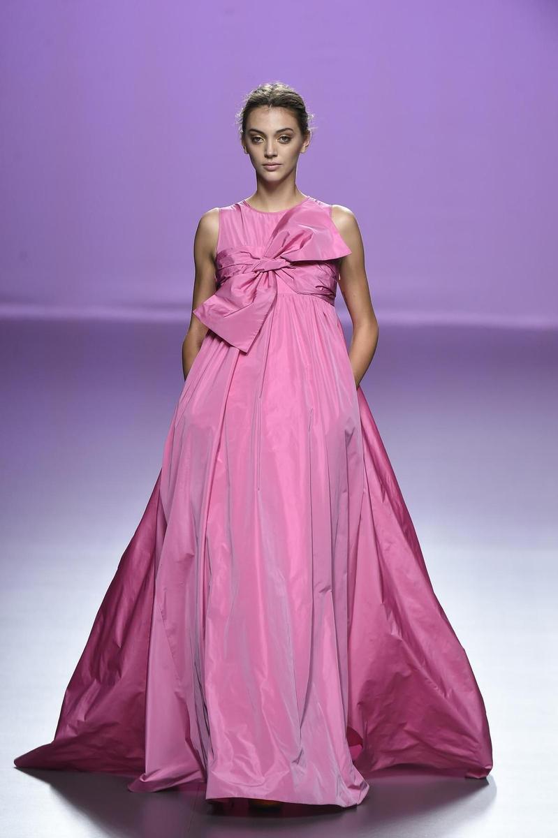 MBFWM 2015: The 2nd Skin Co. Primavera/Verano 2016, vestido fucsia con maxi lazo