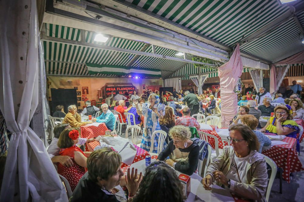 Baile, amistad y alegría en el recinto portuario de Torrevieja con la Feria de Sevillanas 2018