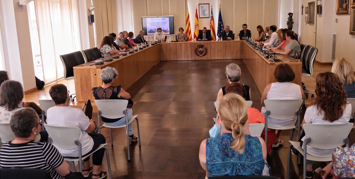 A la presentación del convenio entre el Ayuntamiento y la UJI ha asistido un buen número de pacientes oncológicas que han colaborado con la investigación sobre la actividad física para mejorar su calidad de vida.