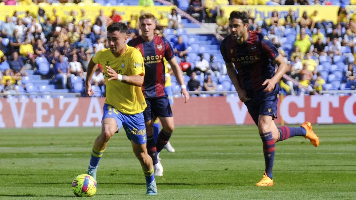 Moleiro durante un lance del último encuentro en el Estadio de Gran Canaria de la UD ante el Levante