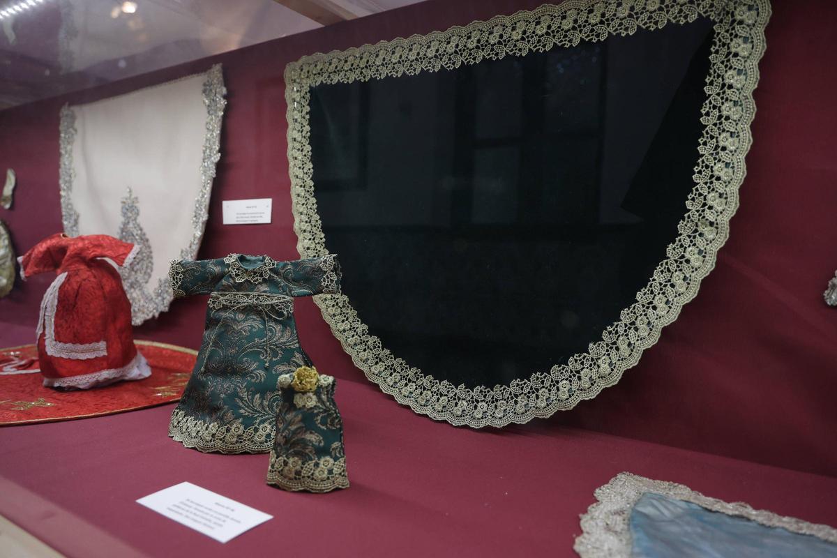 Galería | Así es la exposición de mantos de la Virgen de la Montaña Primigenia de Cáceres Galería | Así es la exposición de mantos de la Virgen de la Montaña Primigenia de Cáceres