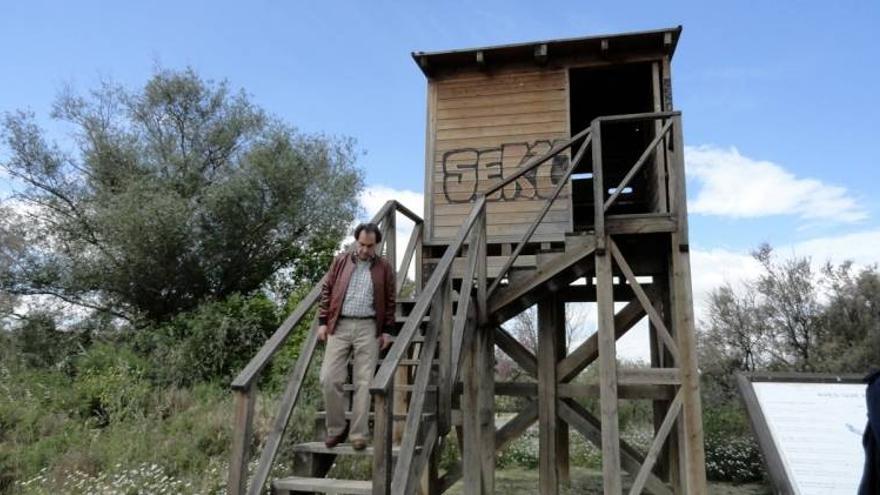 El fuego arrasa el observatorio de aves del Gállego