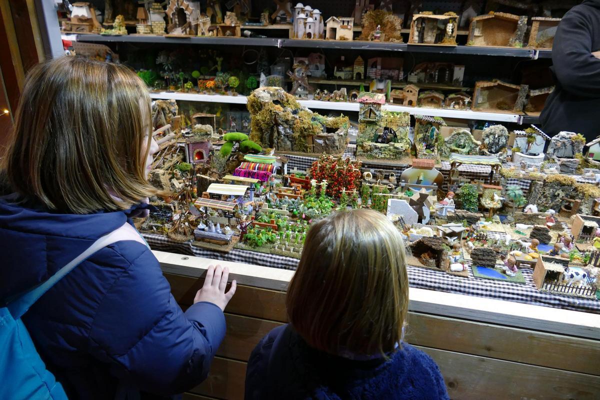 EN IMATGES | El Mercat de Nadal de Figueres atrau centenars de persones