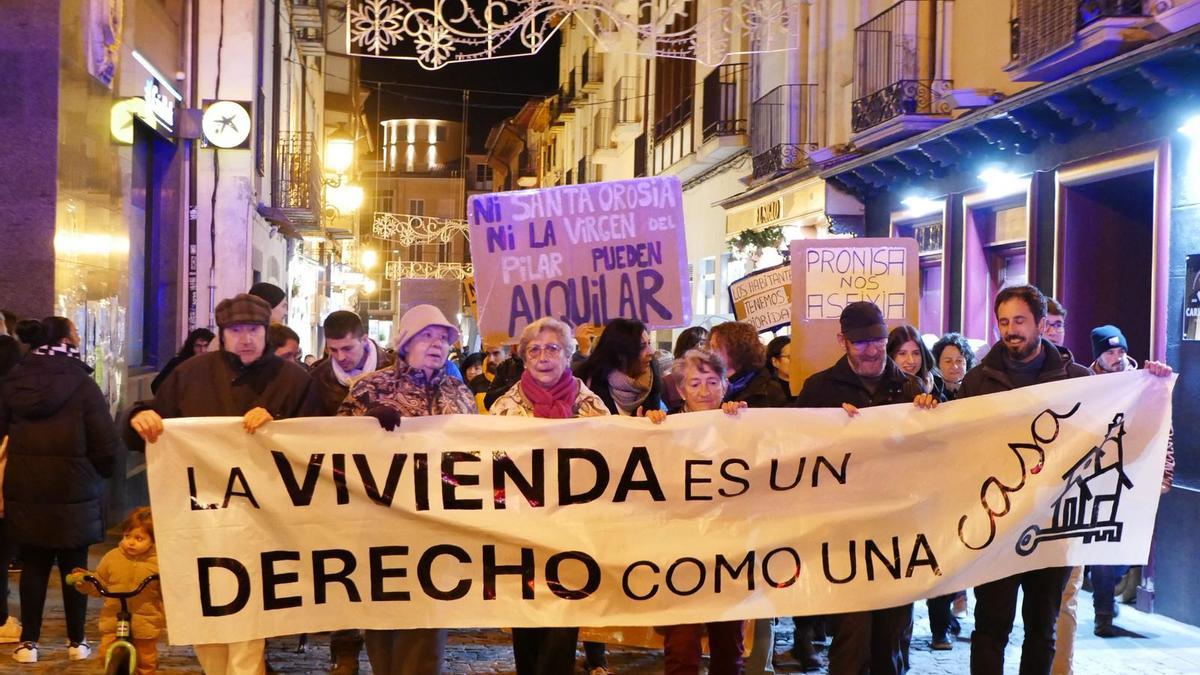 Manifestación por el "acceso a la primera vivienda" en Jaca.