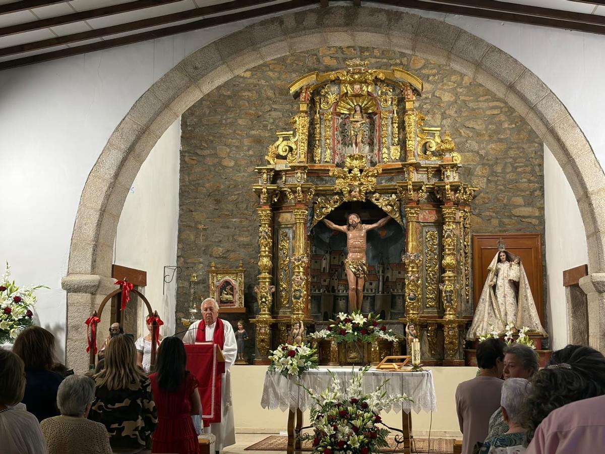 El cura de Mahide deja tras 59 años su pastoral por los pueblos de Aliste por motivos de salud y edad