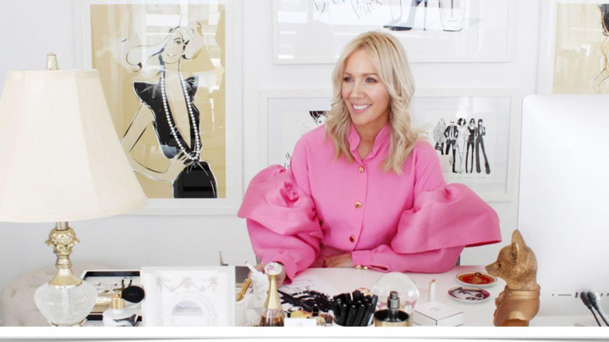 Megan Hess, vestida de rosa