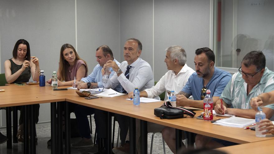La patronal y UGT firman un preacuerdo que desconvocará la huelga del metal de Cádiz