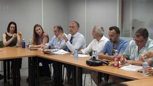JEREZ DE LA FRONTERA (CÁDIZ), 22/06/2025.- La negociación del nuevo convenio colectivo del metal de la provincia de Cádiz se reanuda este domingo en Jerez de la Frontera sin que por ahora haya sido posible alcanzar un acuerdo que permita desconvocar la huelga indefinida prevista para este lunes. EFE/Román Ríos