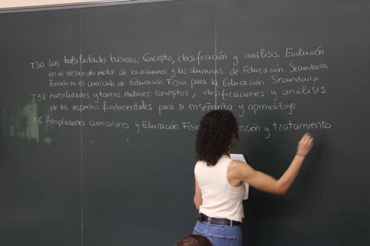 Más de 2.400 aspirantes a maestro se examinan en Córdoba