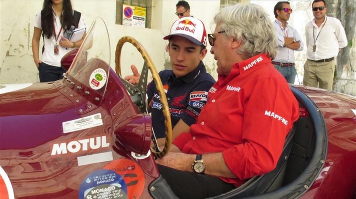 Ángel Nieto i Marc Márquez, en un Maserati antic.