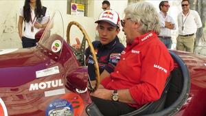 Ángel Nieto i Marc Márquez, en un Maserati antic.