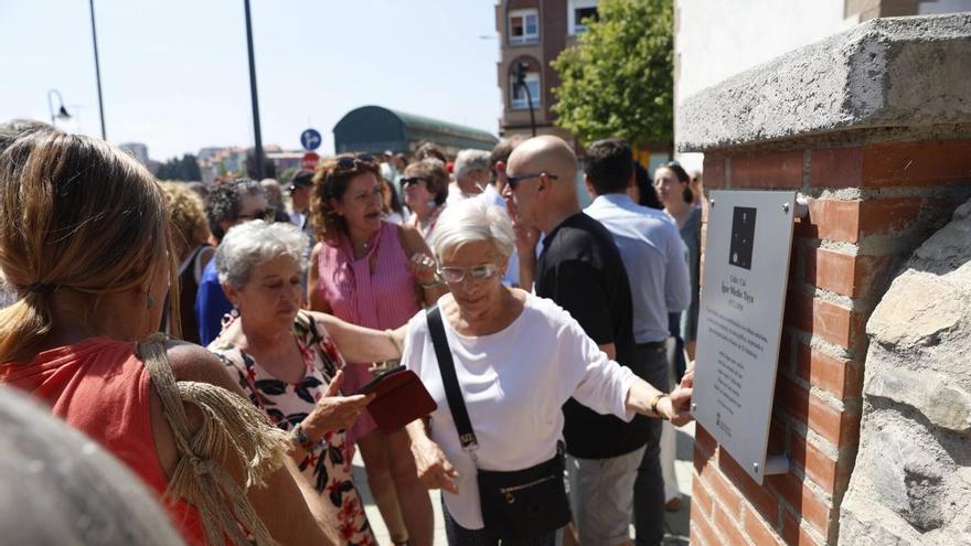 La inauguración de la calle en honor a Igor Medio en Gijón, en imágenes