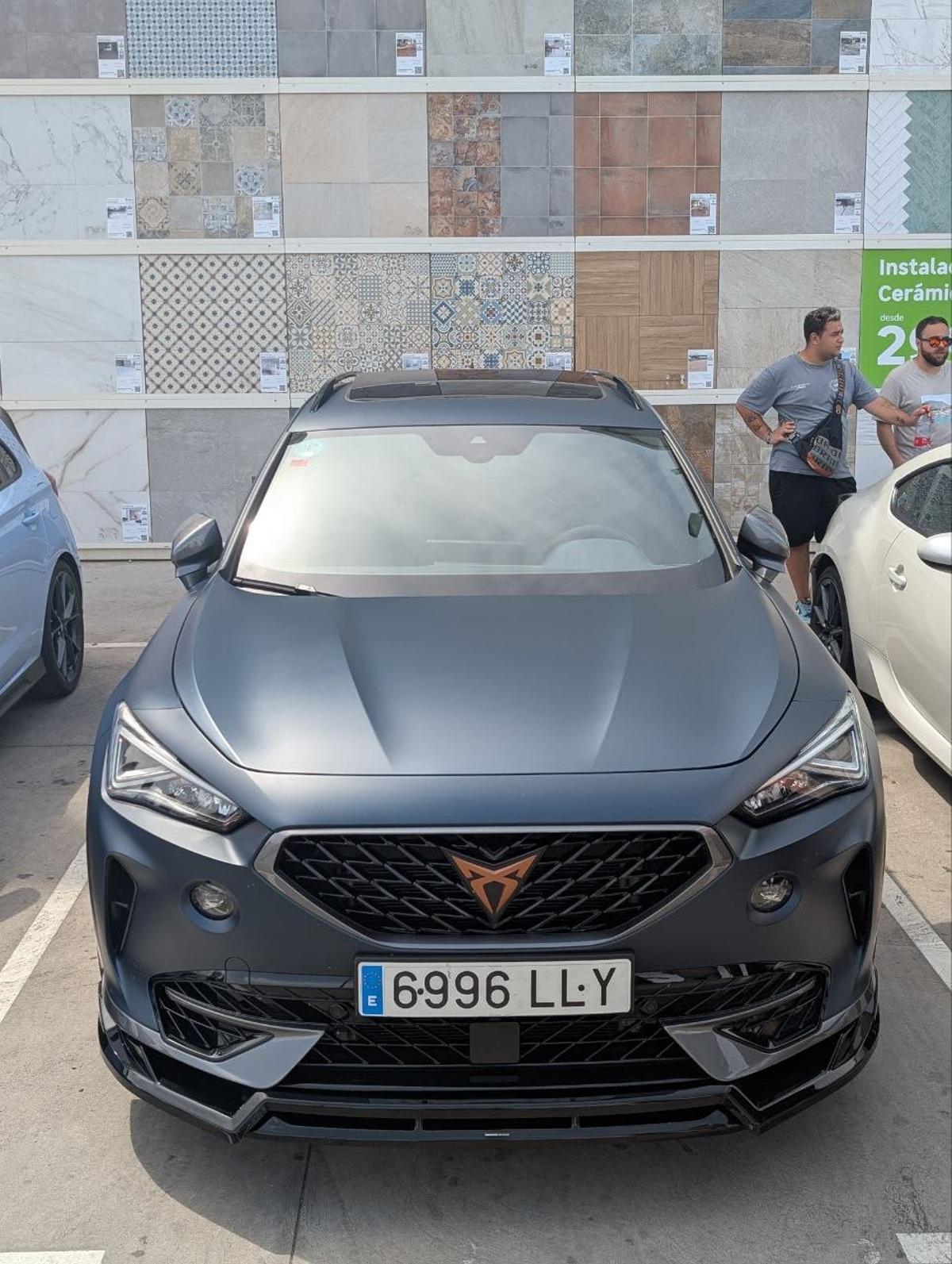 Desde un Nissan de 60.000 euros llegado de Japón hasta proyectos hechos en casa: así es el Cars&Coffee de Castelló