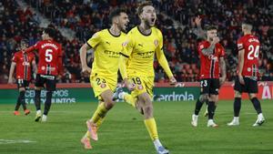 Vladyslav Vanat celebra su gol al Mallorca