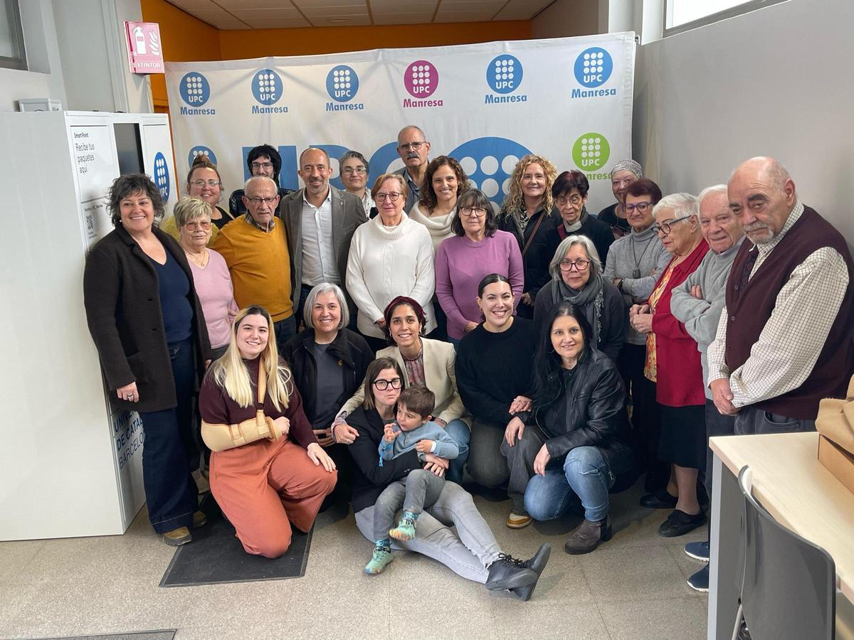 Fotografia final de família de la presentació del Projecte Clàudia a la UPC Manresa