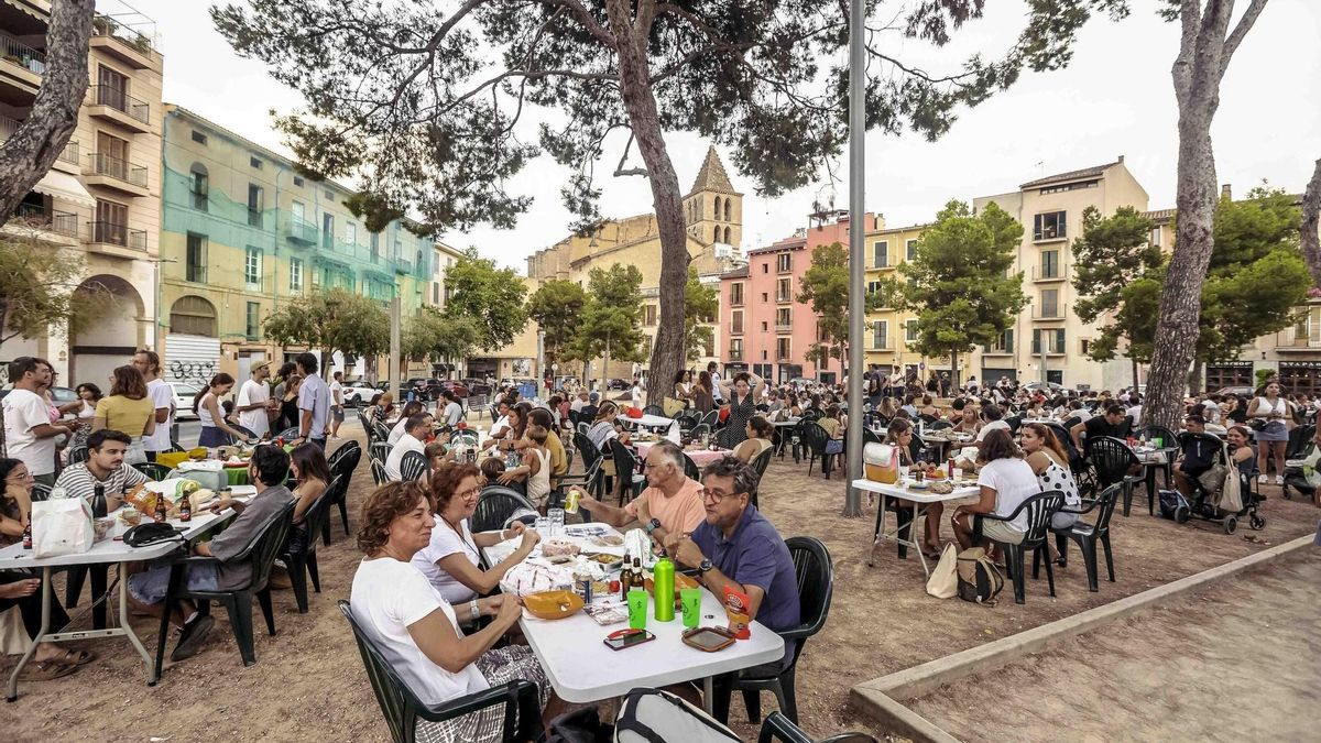 Die Plaza Porta Santa Catalina in Palma war am Mittwoch (23.7.) gut besucht.