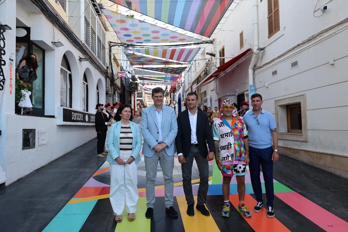 Galería: Todas las imágenes de la inauguración del mural de Okuda en Sant Antoni