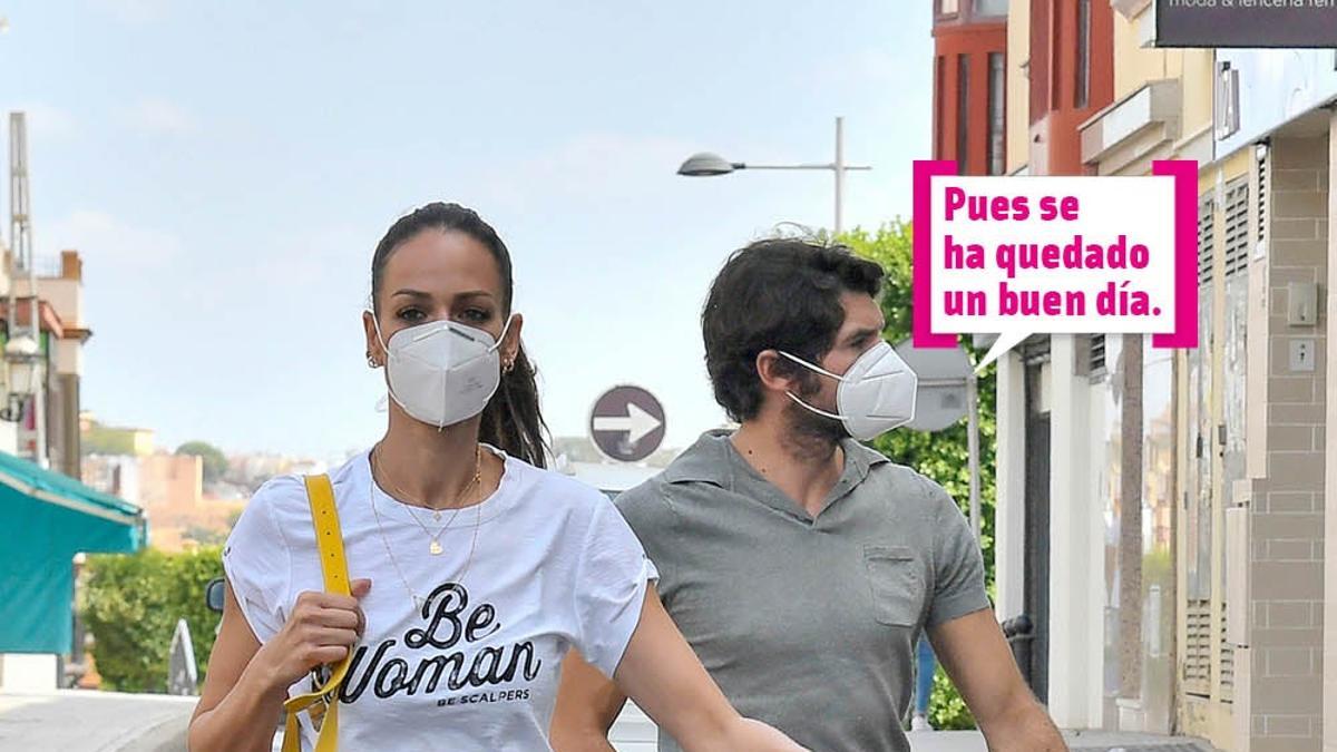 Eva González y Cayetano Rivera paseando por la calle