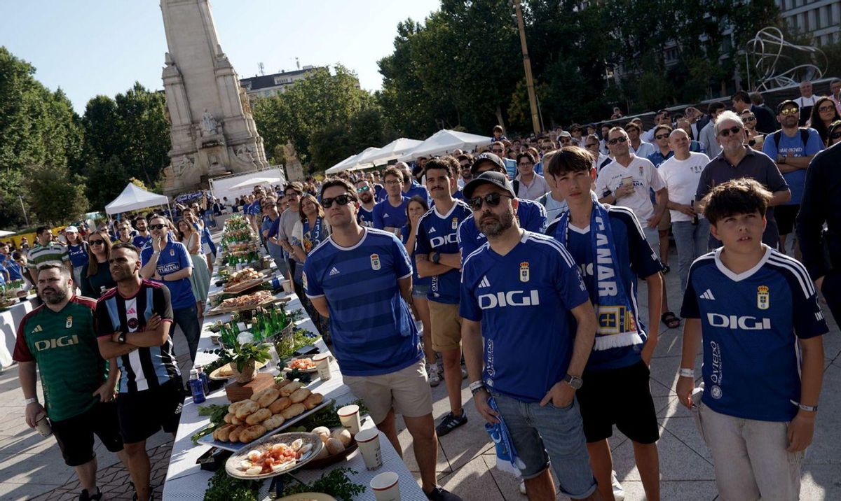 El oviedismo toma Madrid: "¡El año que viene a por el Bernabéu!"