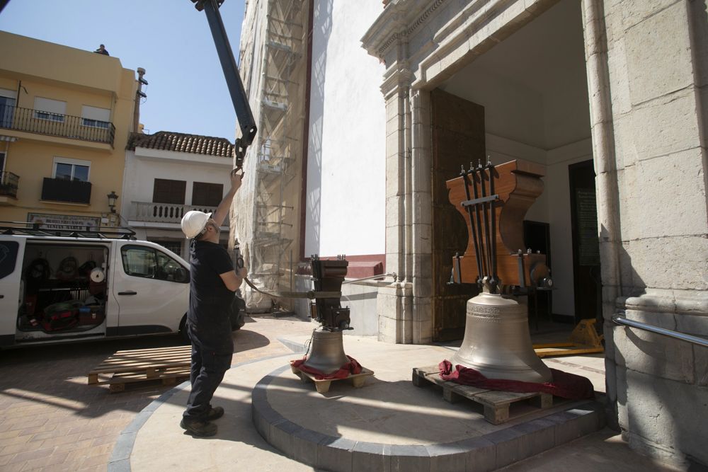 Instalación de las campanas en la iglesia de Canet